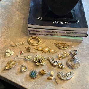 Vintage lot of gold tone, various fun brooches from 1960s to 1990s